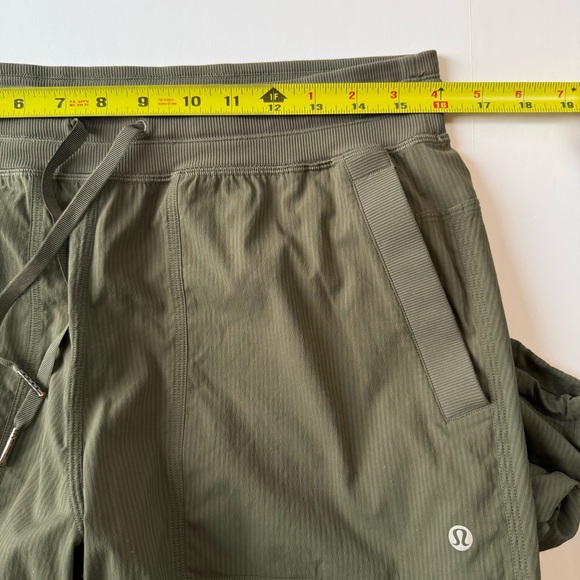 Lululemon Athletica Dance Studio Relaxed-Fit Mid-Rise Cargo Pant Army Green M - Picture 4 of 8